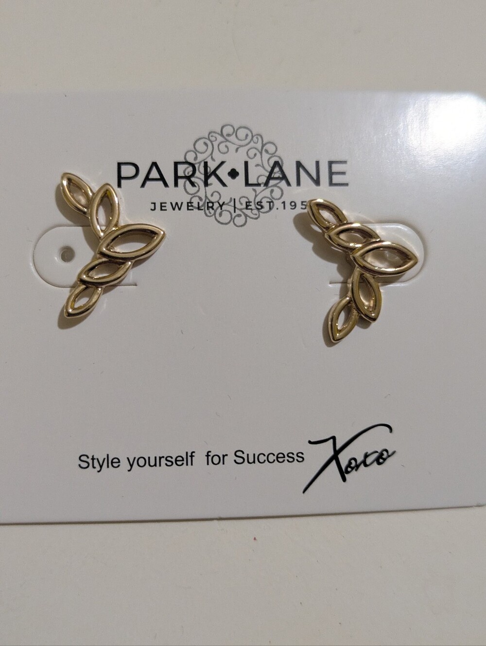 Crepe Earrings In Gold